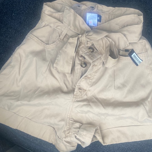 Express Button Paperbag Shorts - Picture 3 of 3